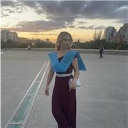 Profesora titulada, dedicada a apoyar el aprendizaje de cada estudiante, con tres años de experiencia y capacidad de adaptación.